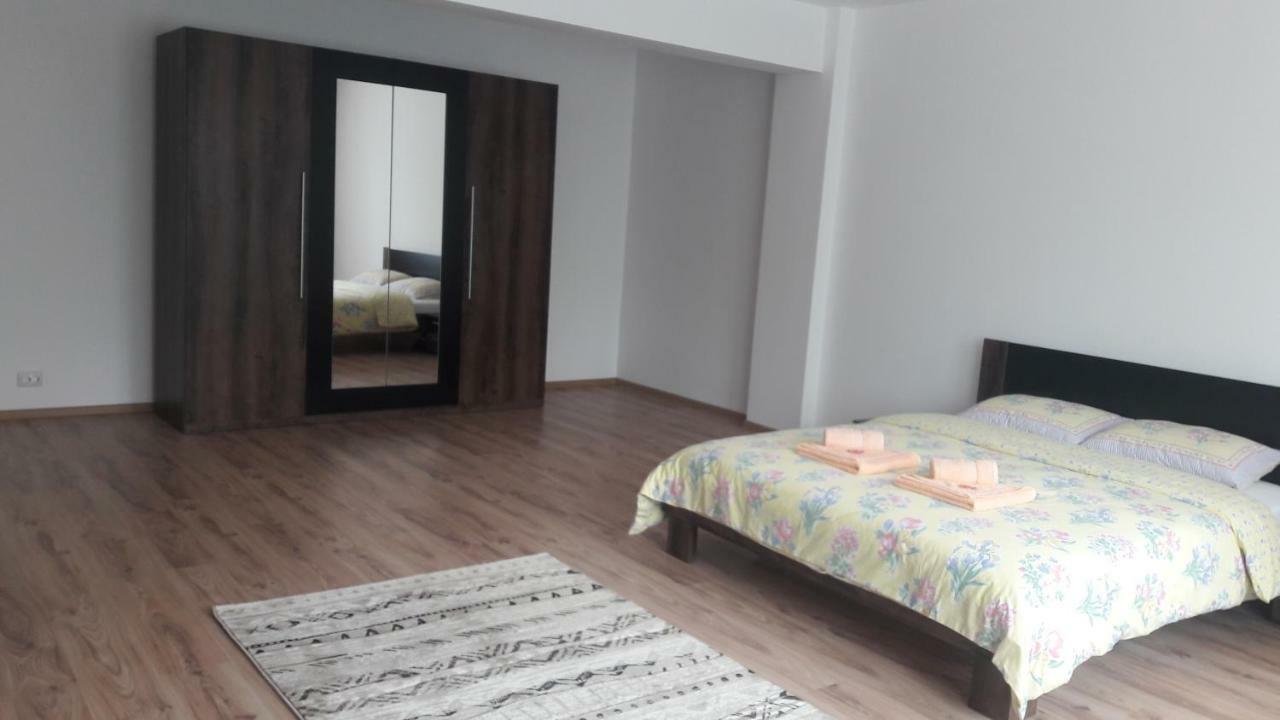 Travel Homzzz Apartments Târgu-Mureş Exteriör bild