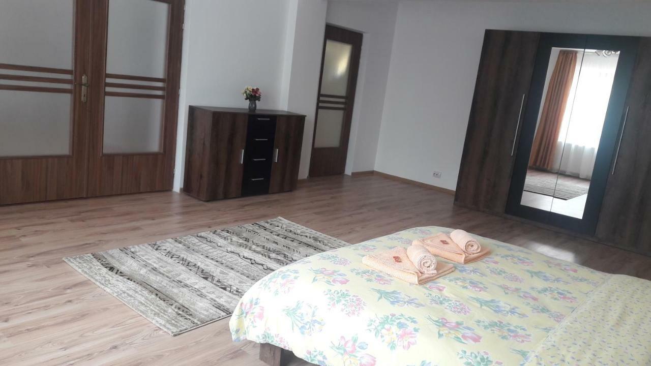 Travel Homzzz Apartments Târgu-Mureş Exteriör bild