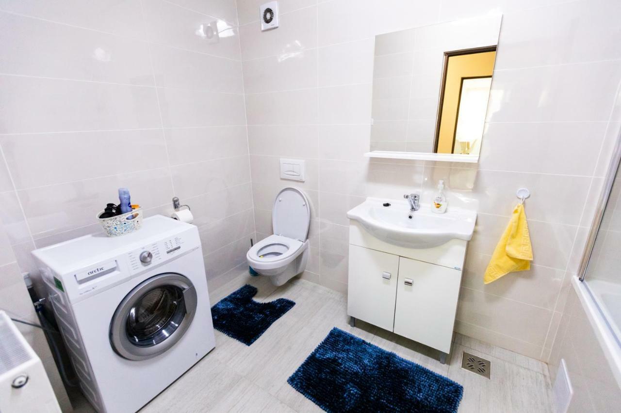Travel Homzzz Apartments Târgu-Mureş Exteriör bild