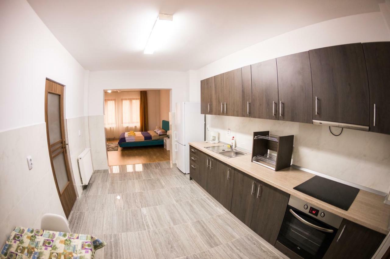 Travel Homzzz Apartments Târgu-Mureş Exteriör bild