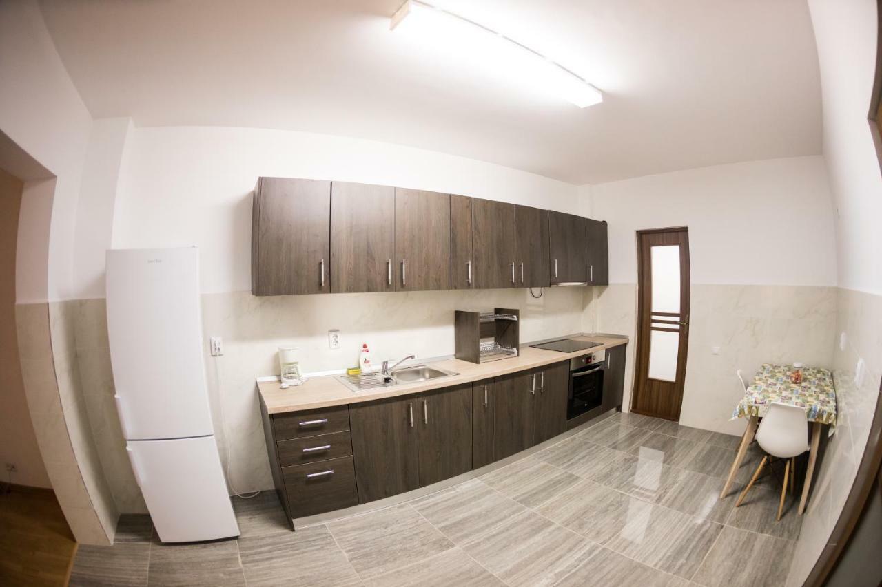 Travel Homzzz Apartments Târgu-Mureş Exteriör bild