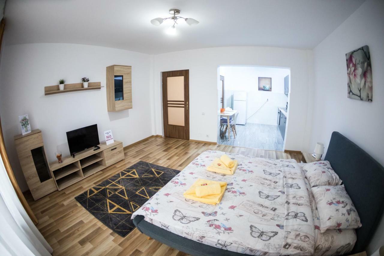 Travel Homzzz Apartments Târgu-Mureş Exteriör bild
