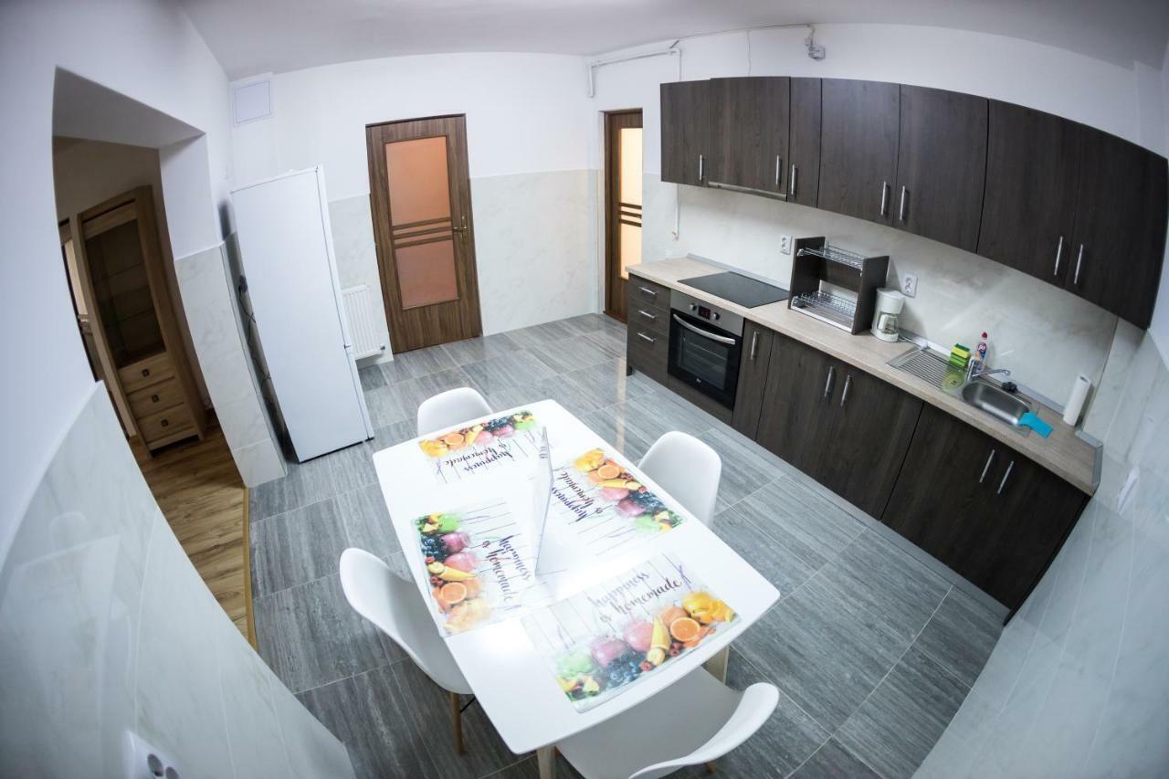 Travel Homzzz Apartments Târgu-Mureş Exteriör bild