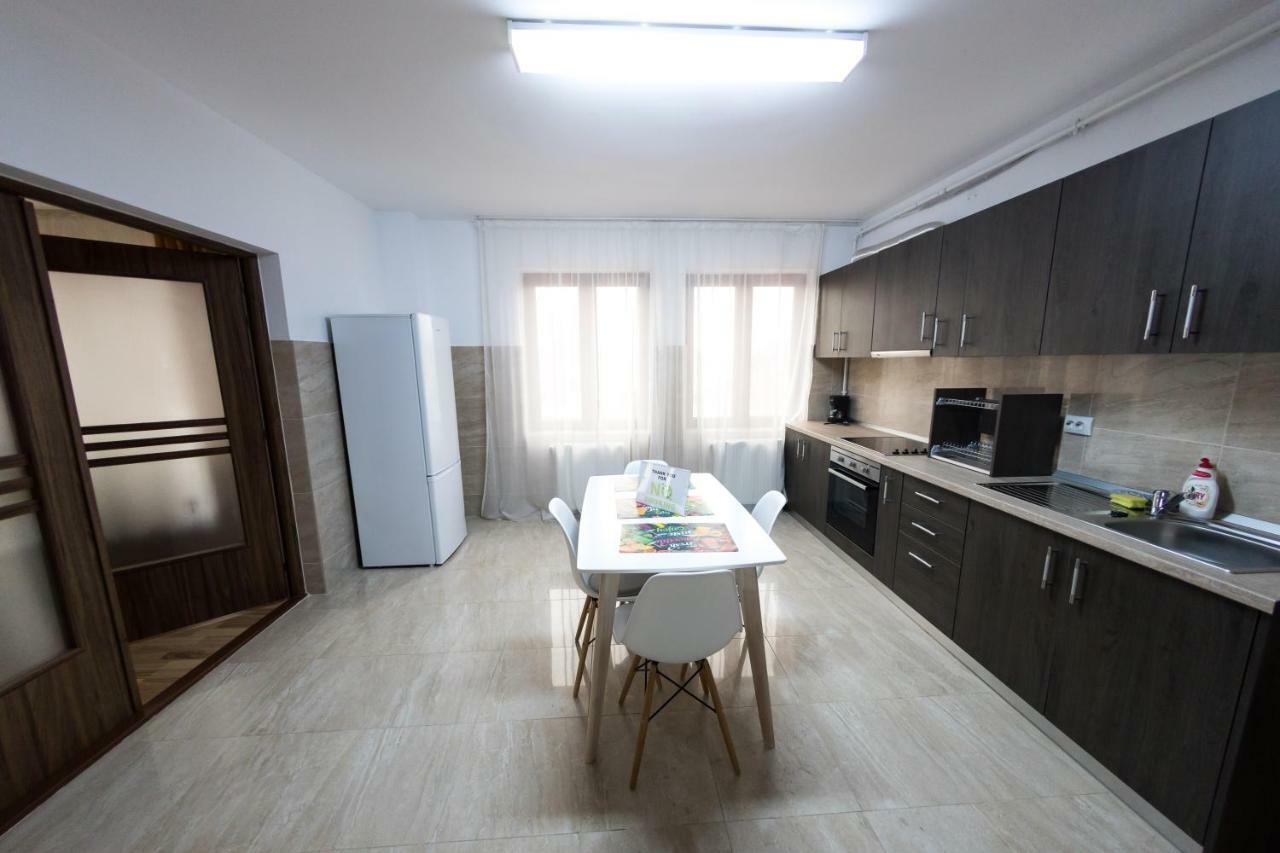 Travel Homzzz Apartments Târgu-Mureş Exteriör bild